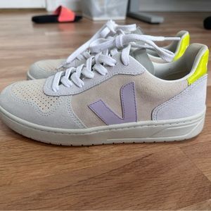 Veja V10 sneakers size 7/38